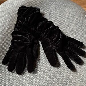 Thinsulate Black Velvet Gloves